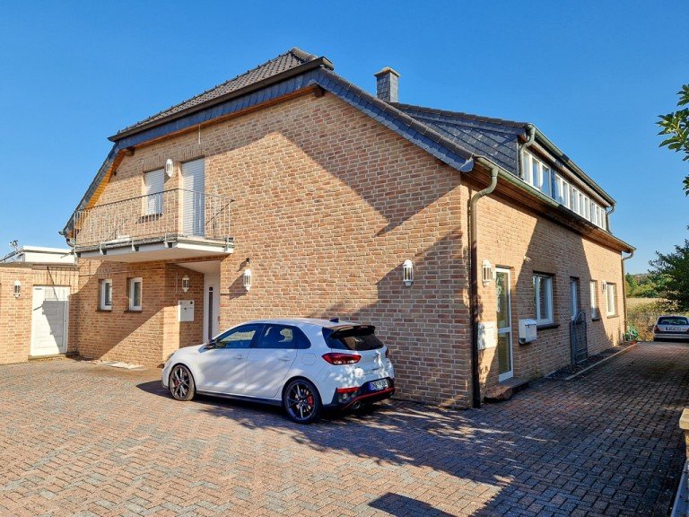  N�rvenich Mehrfamilienhaus N�rvenich, 4-Familienhaus mit 500 m� Wohnfl�che, freier Luxuswohnung im EG, Doppelgarage und Garten