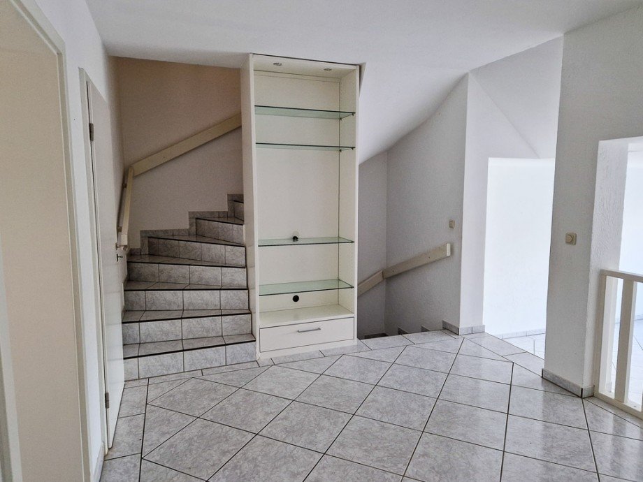 offene Treppe mit Reihenendhaus Kreuzau