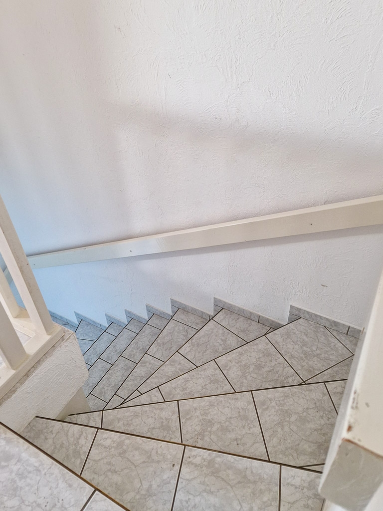 Treppe zum Reihenendhaus Kreuzau