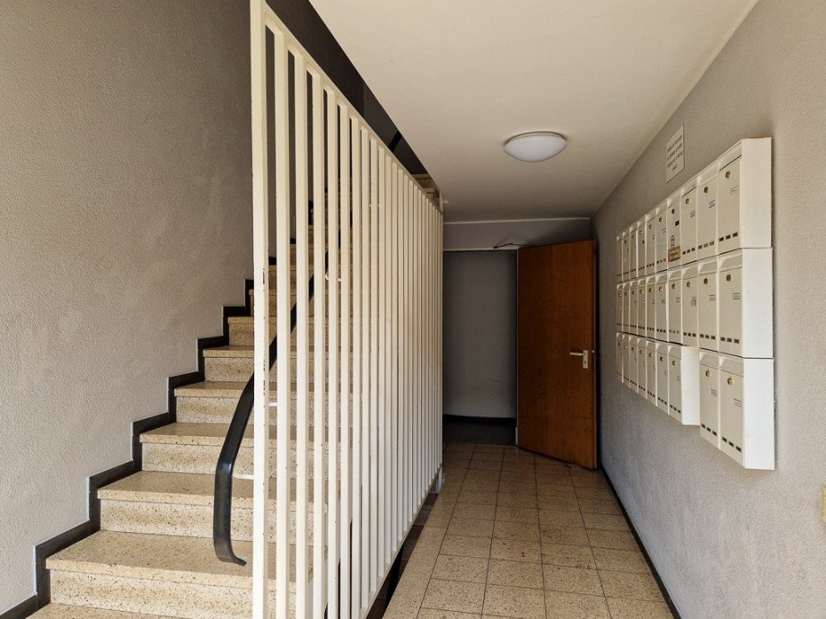 Flur mit Treppenhaus und Briefkastenanlage Etagenwohnung Langerwehe