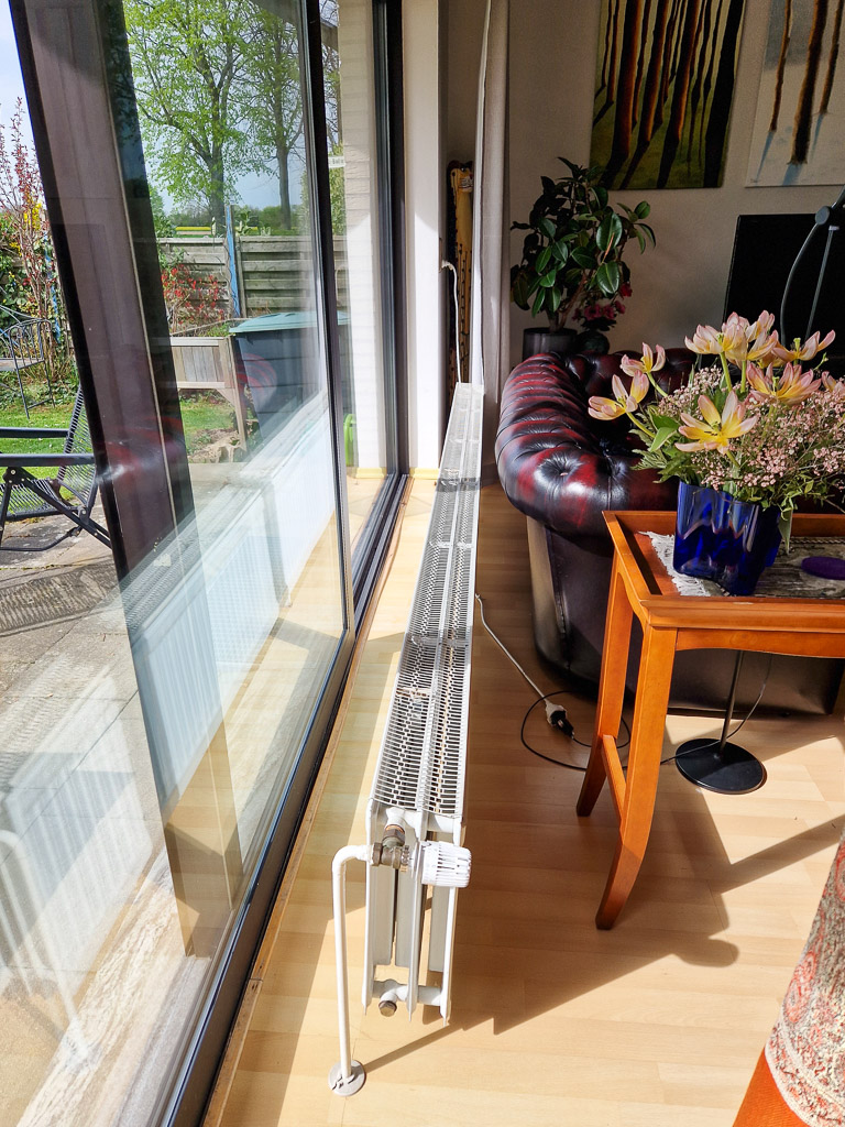 kompakter und niedriger Heizk�rper Doppelhaush�lfte D�ren