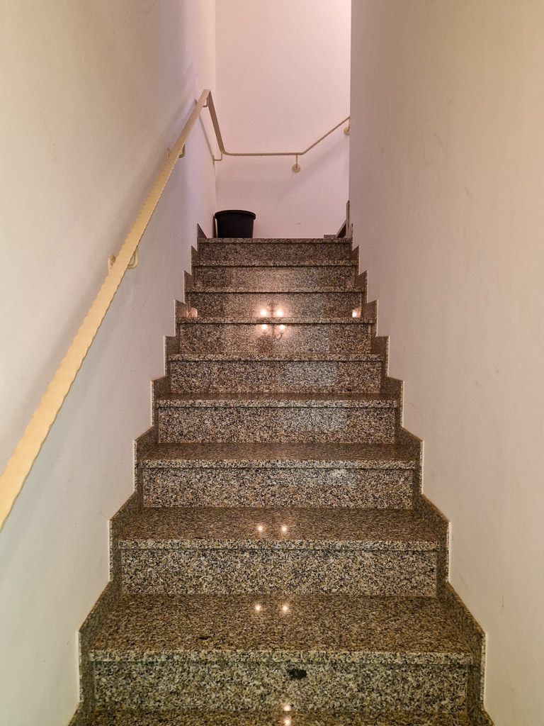 Treppe zur EG-Wohnung Mehrfamilienhaus N�rvenich