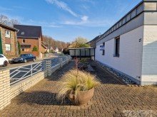 Platz f�r weitere Stellpl�tze Bungalow mit Doppelgarage, Keller und pflegeleichtem Garten in ruhiger Lage von Linnich Welz