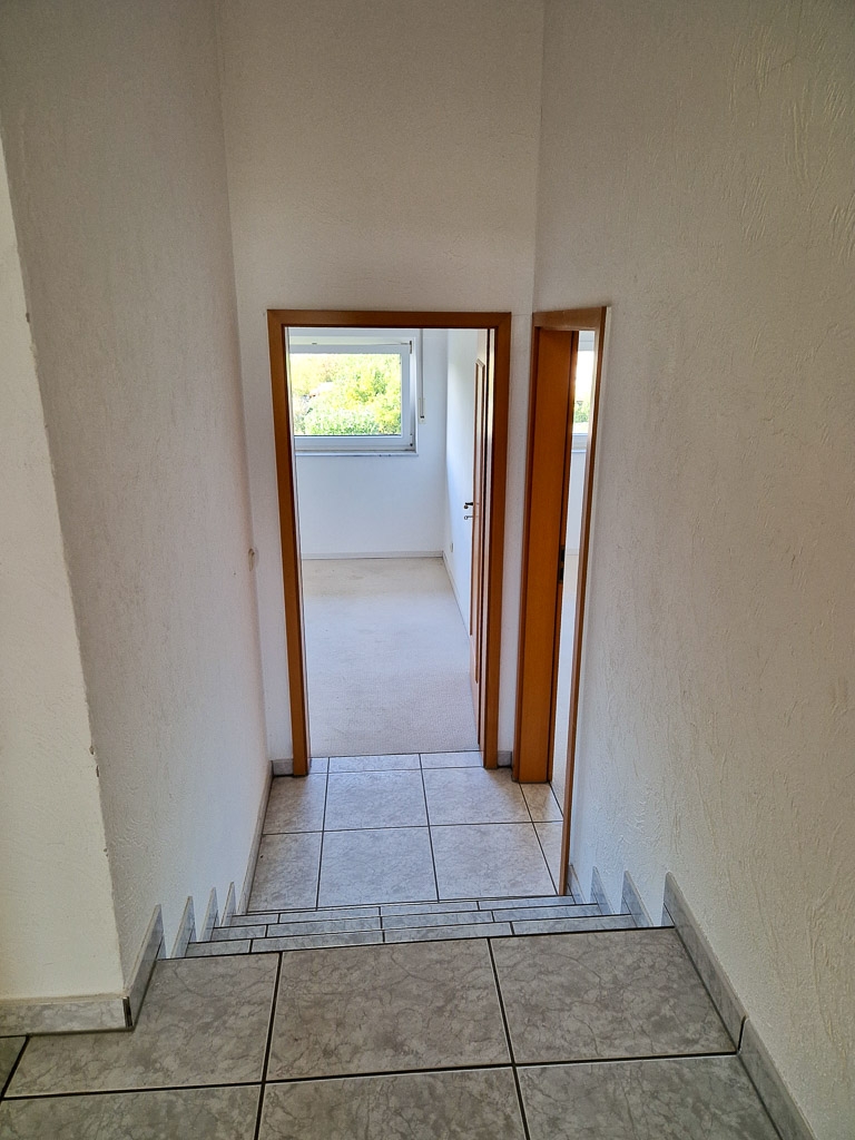 Treppe zum hinteren Level Reihenendhaus Kreuzau