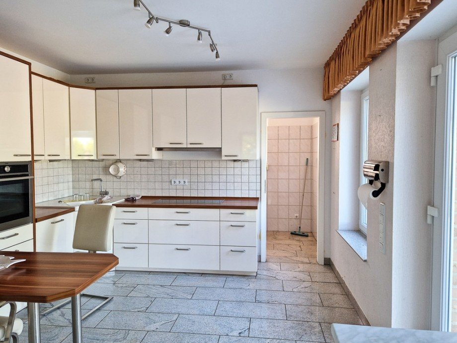 T�r zum Mehrfamilienhaus N�rvenich