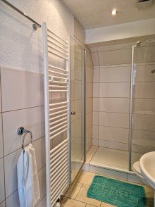 Dusche Kreuzau Obermaubach, ruhige Lage, freistehendes Einfamilienhaus mit gro�em Garten, Keller und Garage