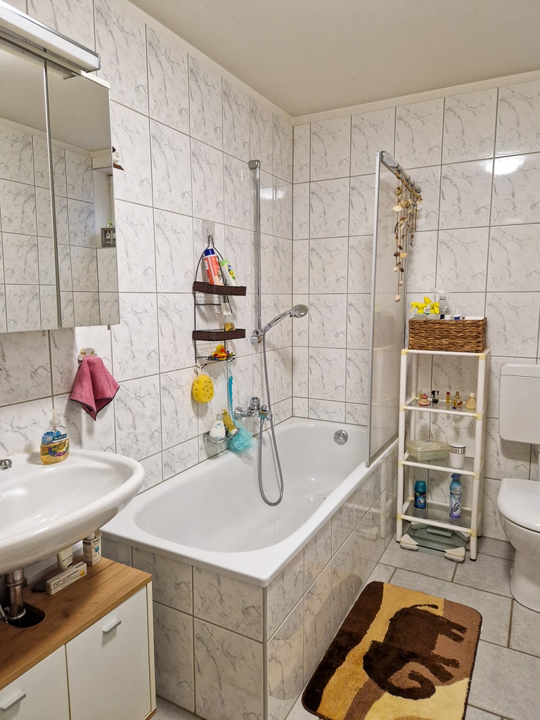 und Wanne Mehrfamilienhaus N�rvenich