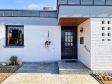 �berdachter Hauseingang Bungalow mit Doppelgarage, Keller und pflegeleichtem Garten in ruhiger Lage von Linnich Welz
