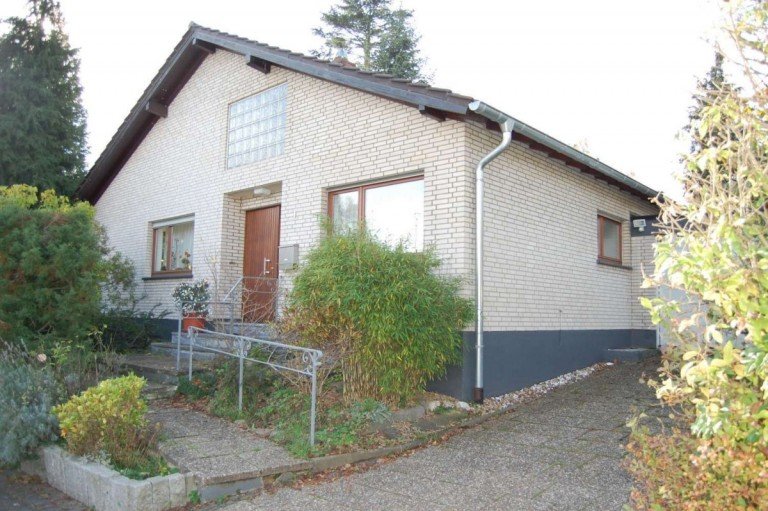 verkauft - Bungalow mit Garage Kreuzau-Bilstein Einfamilienhaus verkauft - freistehender Satteldachbungalow mit Garten und Garage in Bilstein