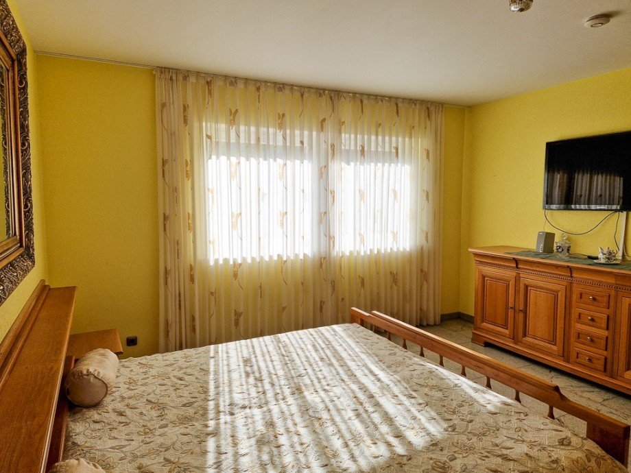 gro�es Fenster Mehrfamilienhaus N�rvenich