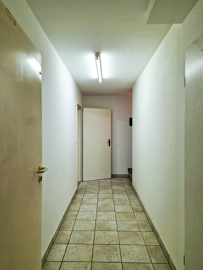 Flur zum Mehrfamilienhaus N�rvenich