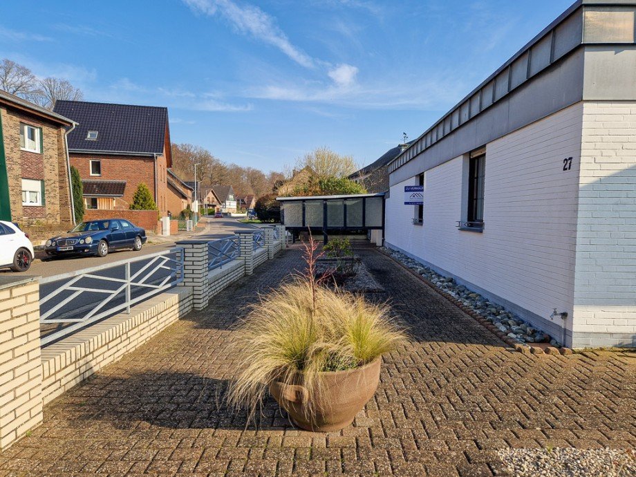 Platz f�r weitere Stellpl�tze Bungalow Linnich