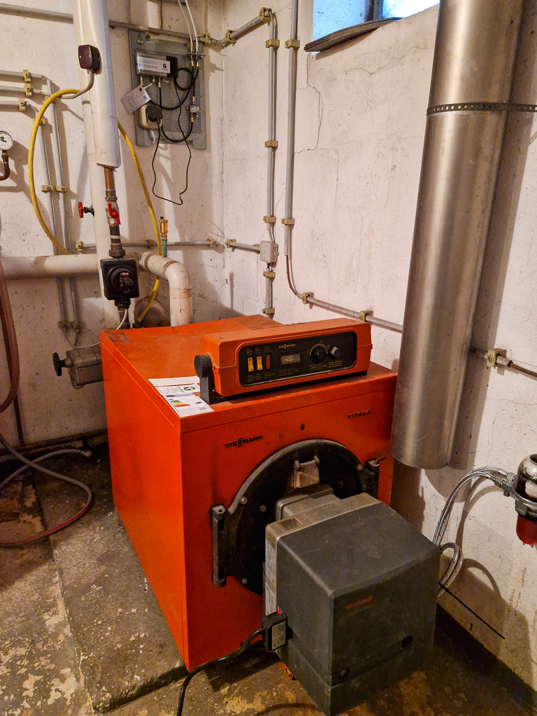 �lheizung von 1979 mit Doppelhaush�lfte D�ren