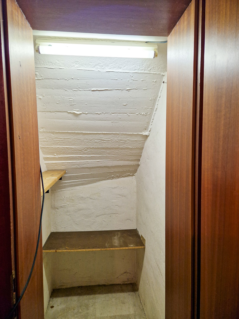 Stauraum unter der Treppe Bungalow Linnich